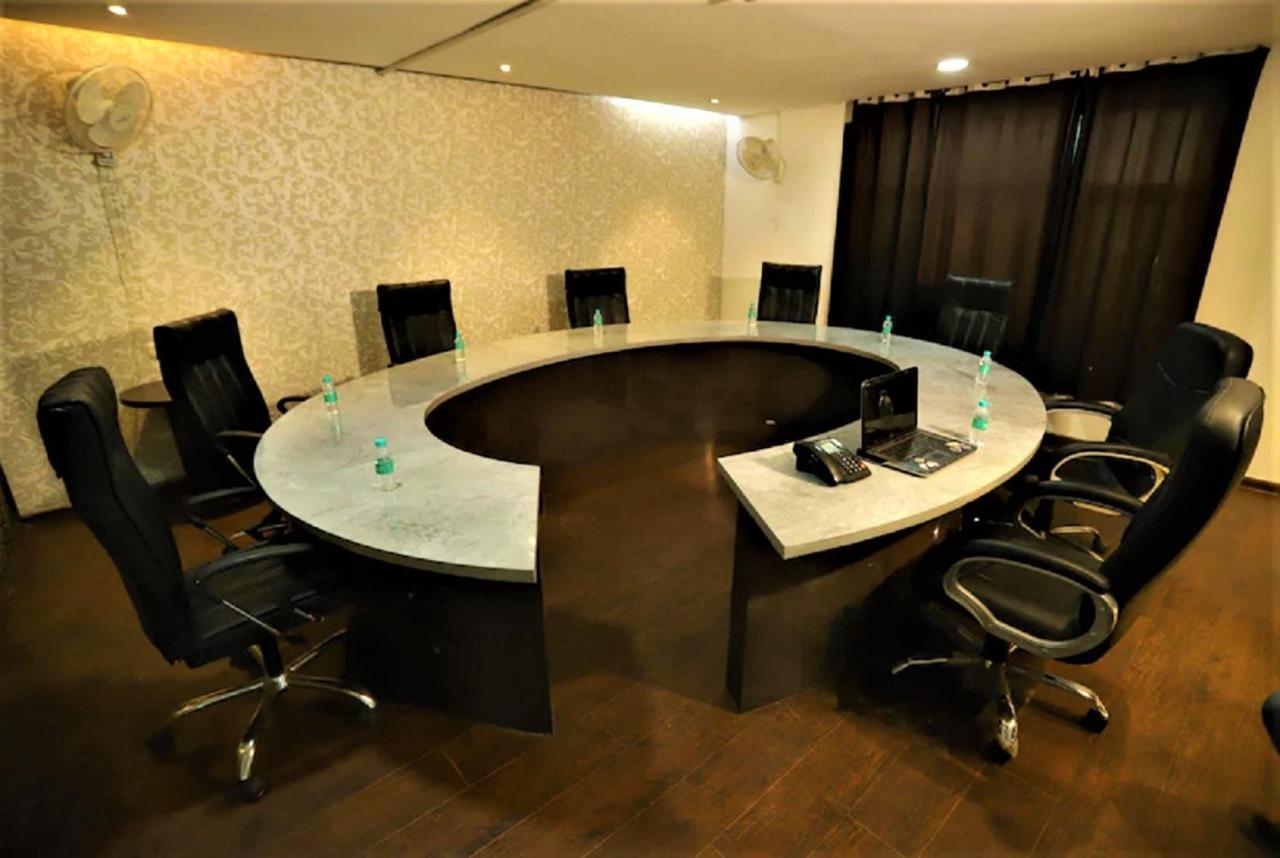 Hotel Arch International Yeni Delhi Dış mekan fotoğraf